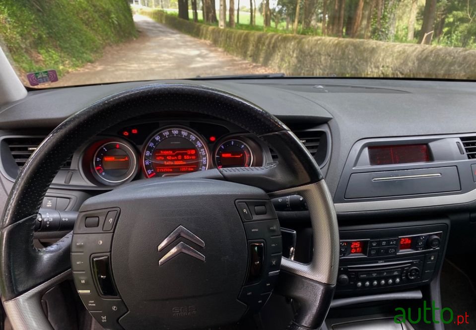 2009' Citroen C5 Tourer photo #6