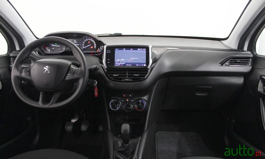 2017' Peugeot 208 photo #6
