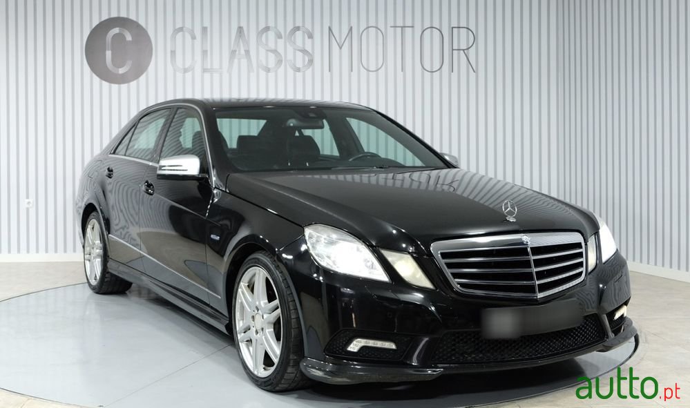 2009' Mercedes-Benz Classe E photo #3