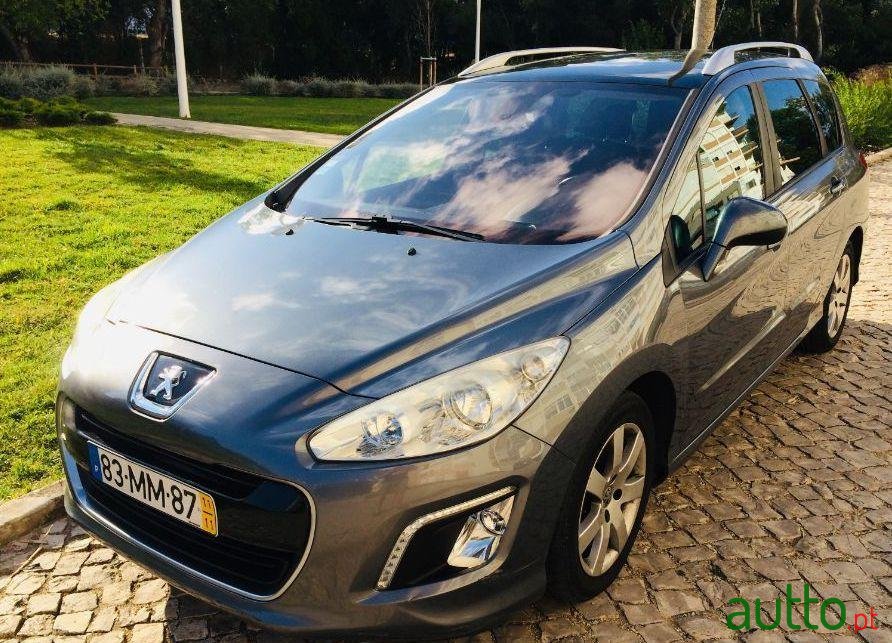 2011' Peugeot 308 Sw photo #1