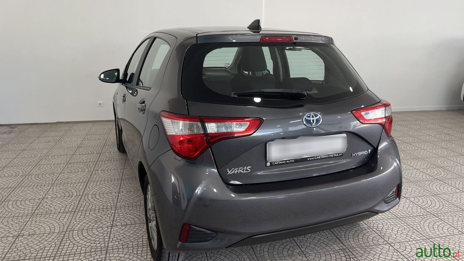 2017' Toyota Yaris photo #2