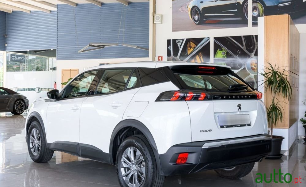 2023' Peugeot 2008 photo #6