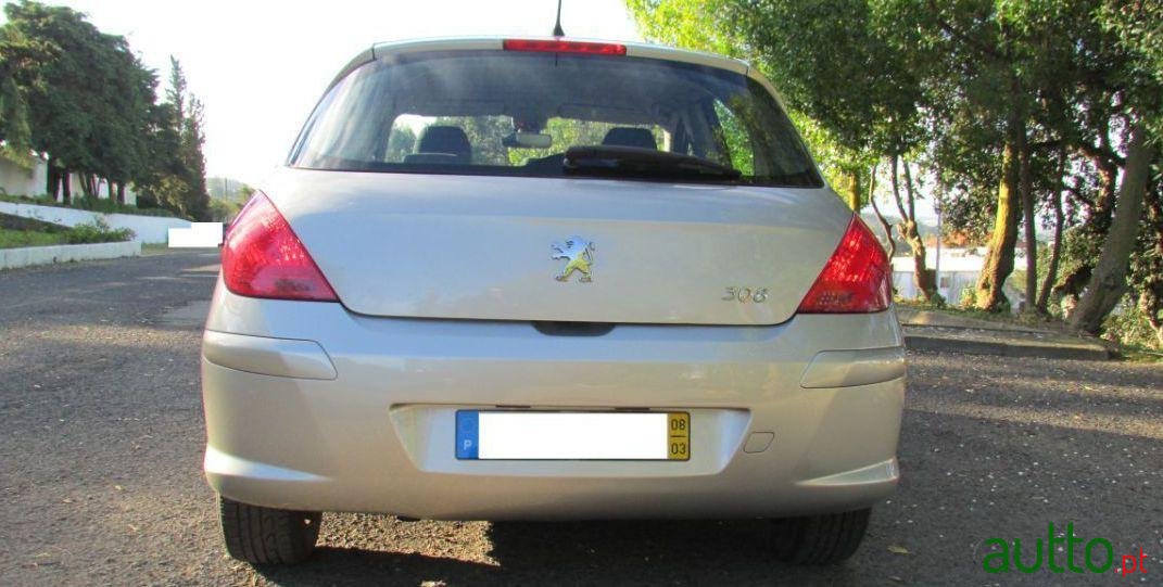 2008' Peugeot 308 1.6 Hdi Executive photo #3