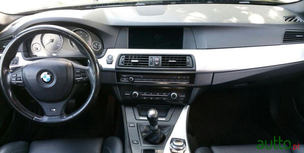 2011' BMW 520 photo #4