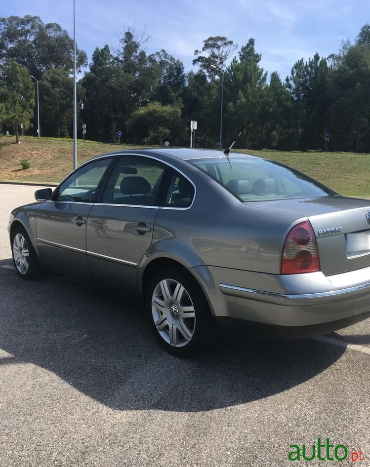2001' Volkswagen Passat photo #4