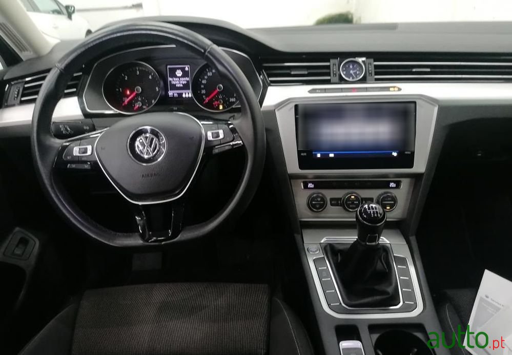 2018' Volkswagen Passat Variant photo #4