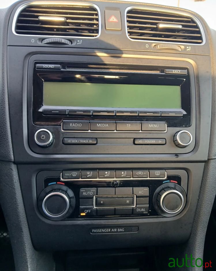 2009' Volkswagen Golf photo #6