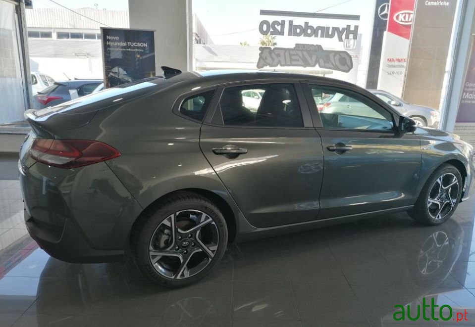 2021' Hyundai i30 Fastback photo #2