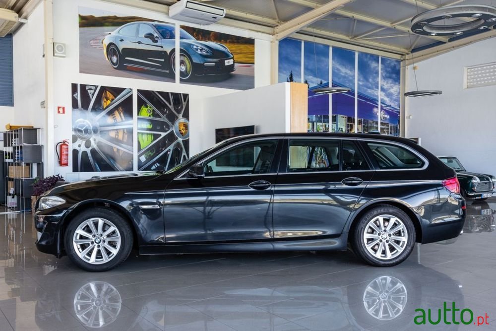 2012' BMW Série 5 D Touring photo #2