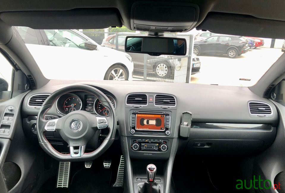 2011' Volkswagen Golf photo #5