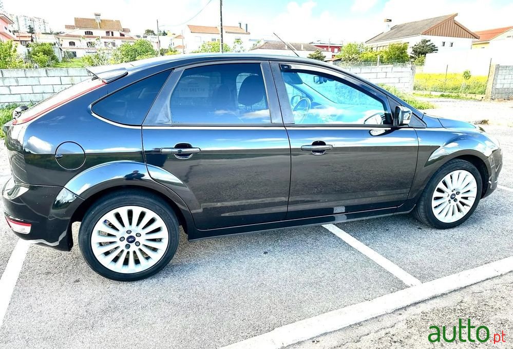 2009' Ford Focus photo #3