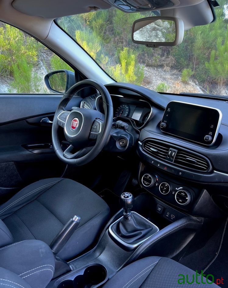 2018' Fiat Tipo Station Wagon photo #3