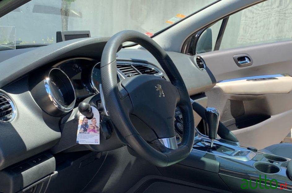 2011' Peugeot 3008 photo #1