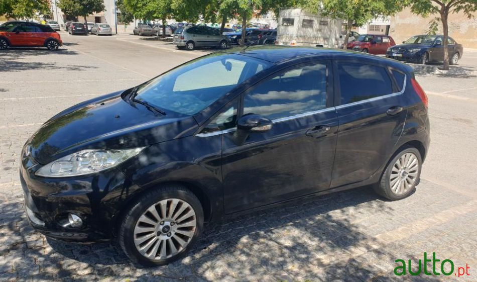 2010' Ford Fiesta photo #3