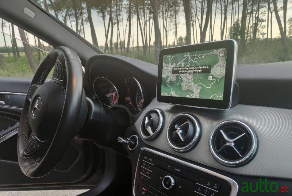 2015' Mercedes-Benz Cla-180 D Urban photo #3