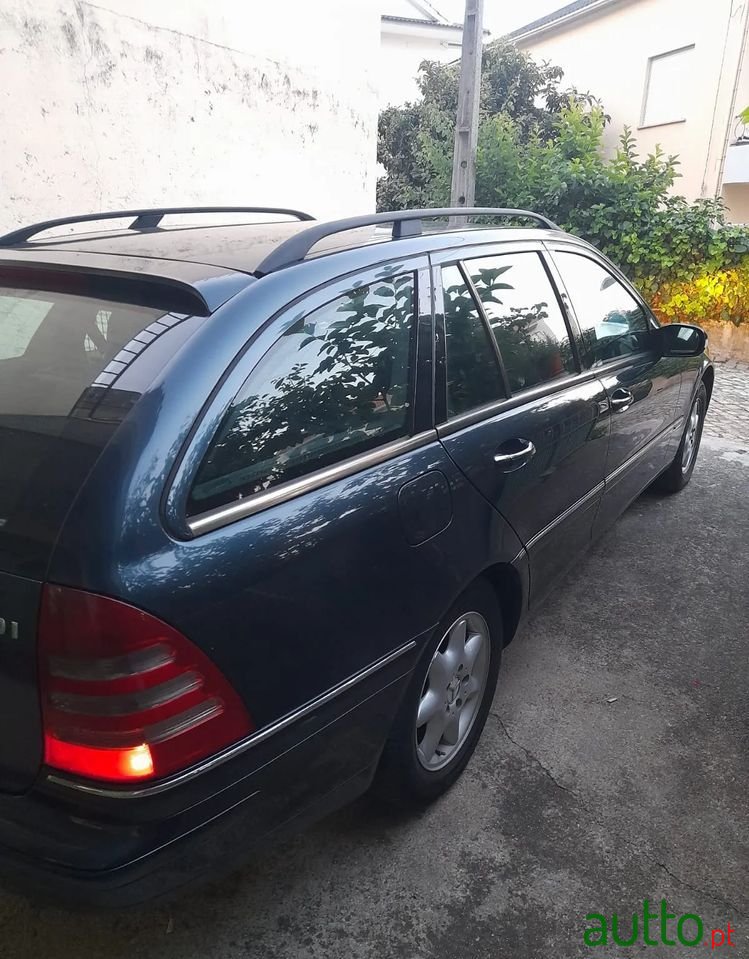 2002' Mercedes-Benz 220 photo #2