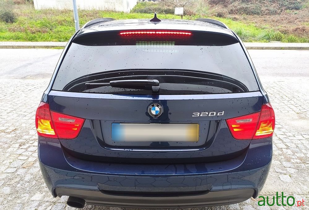 2010' BMW 320 D Touring Auto photo #5