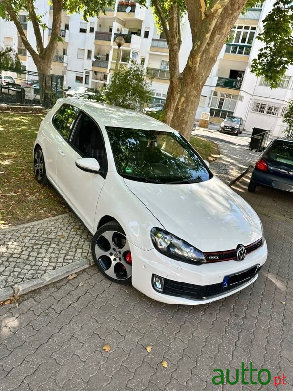 2011' Volkswagen Golf photo #1