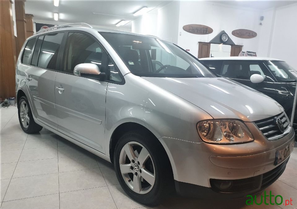 2006' Volkswagen Touran photo #1