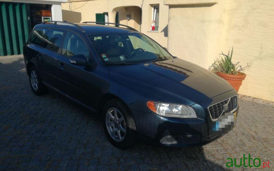 2009' Volvo V70 D5 photo #3