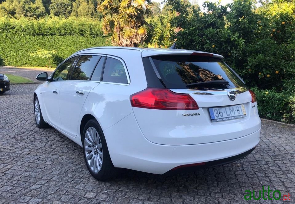 2011' Opel Insignia Sports Tourer photo #6