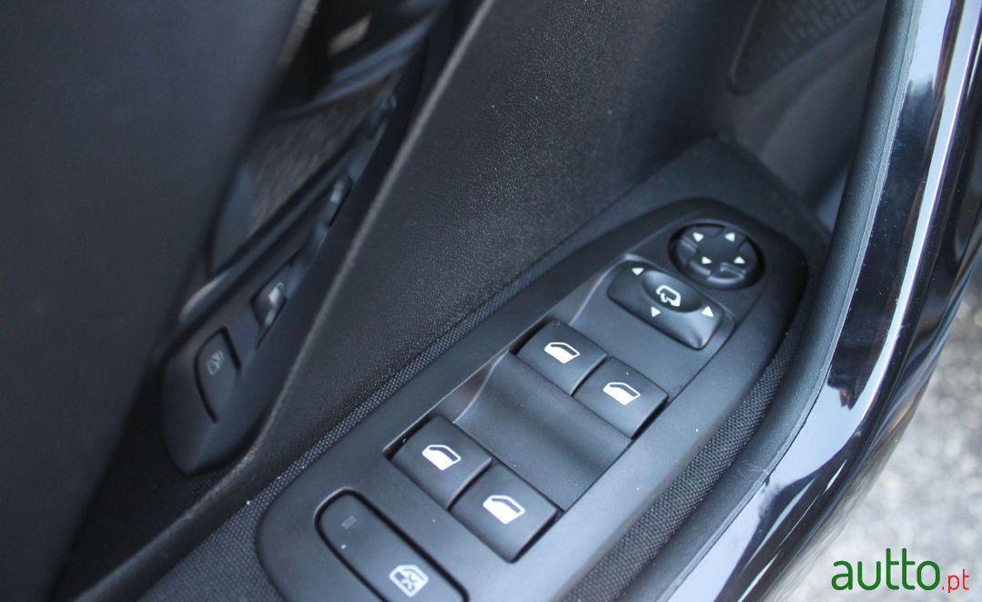 2017' Peugeot 208 photo #3