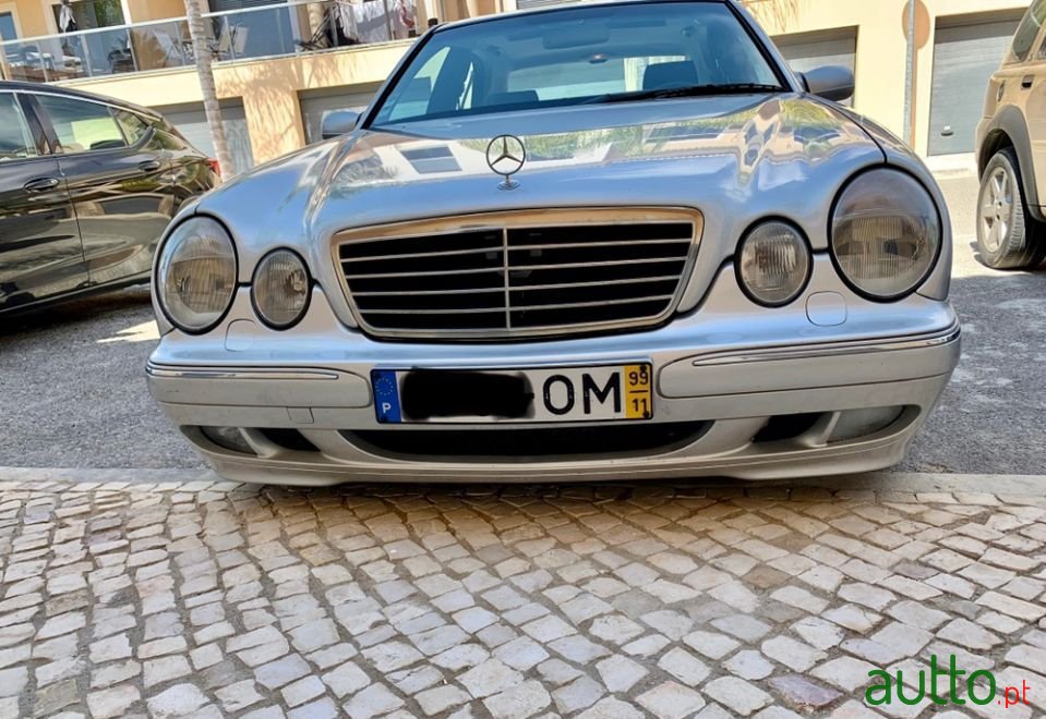 1999' Mercedes-Benz E-220 photo #1
