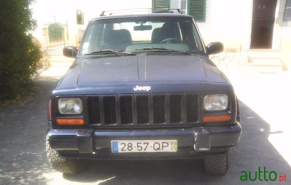 2000' Jeep Cherokee Xj Classic photo #2