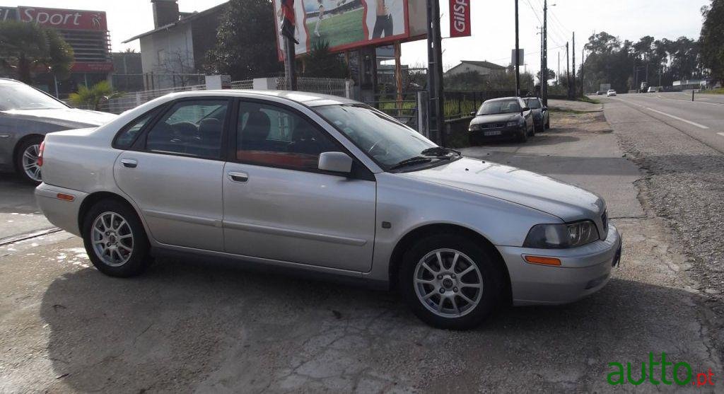 2003' Volvo S40 1.9 D CR photo #1