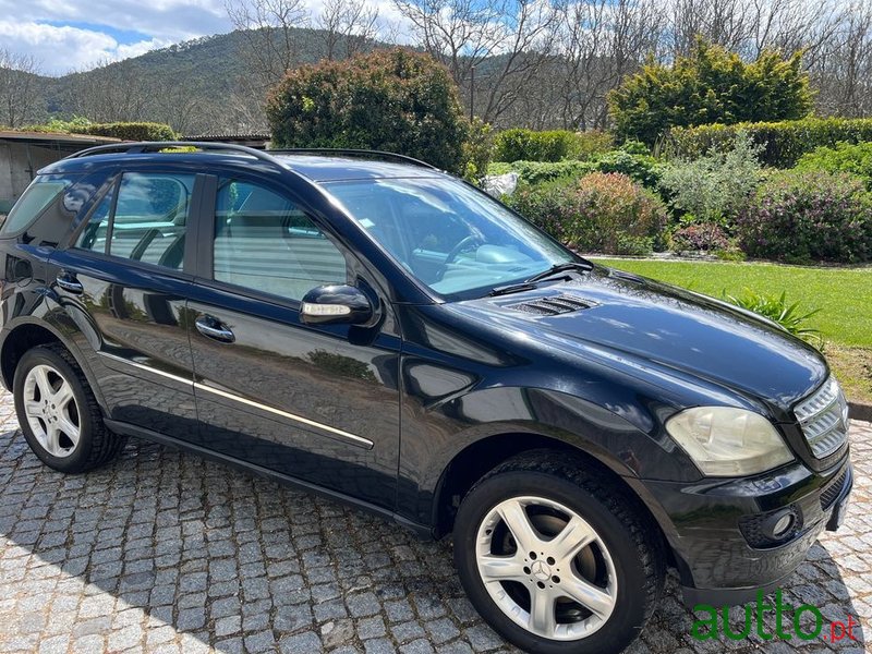 2006' Mercedes-Benz ML 320 Cdi photo #1