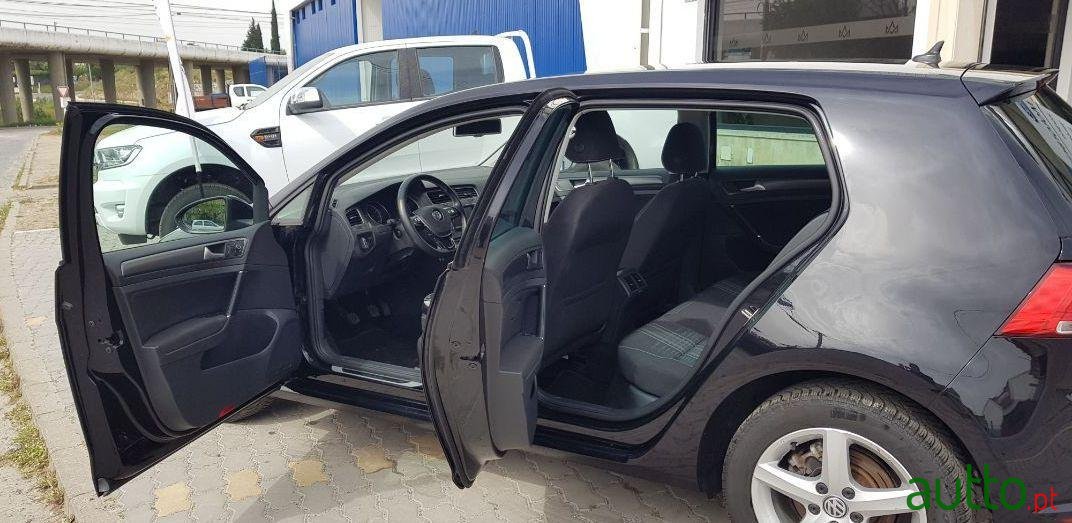 2015' Volkswagen Golf photo #3