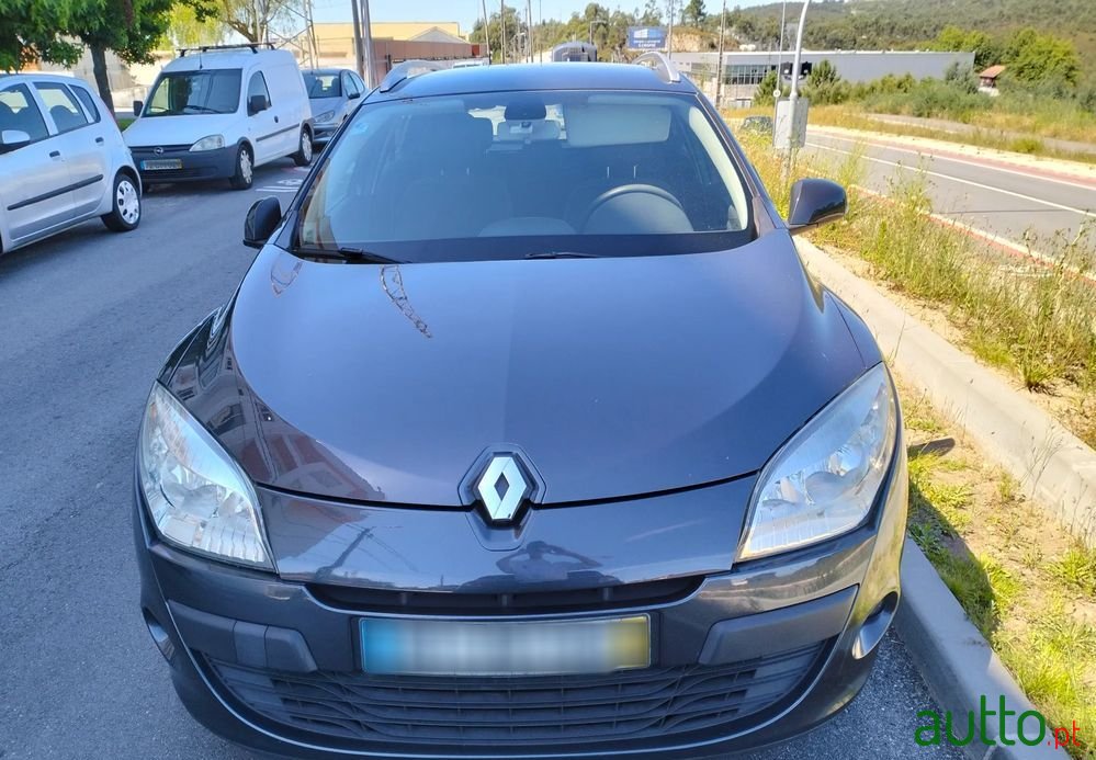 2010' Renault Megane Sport Tourer photo #3
