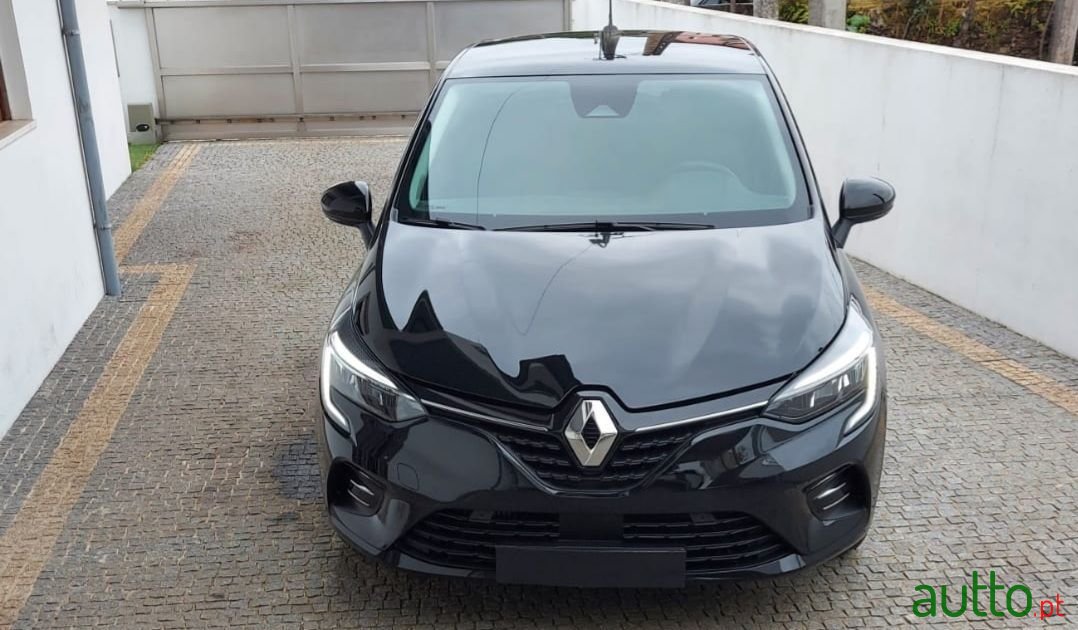 2021' Renault Clio photo #1