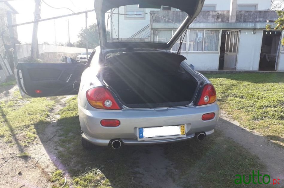 2001' Hyundai Coupe photo #3