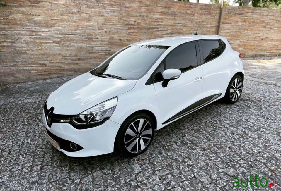 2013' Renault Clio photo #1