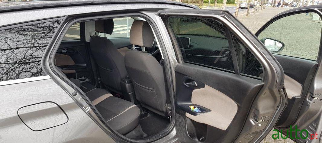 2018' Fiat Tipo Station Wagon photo #2