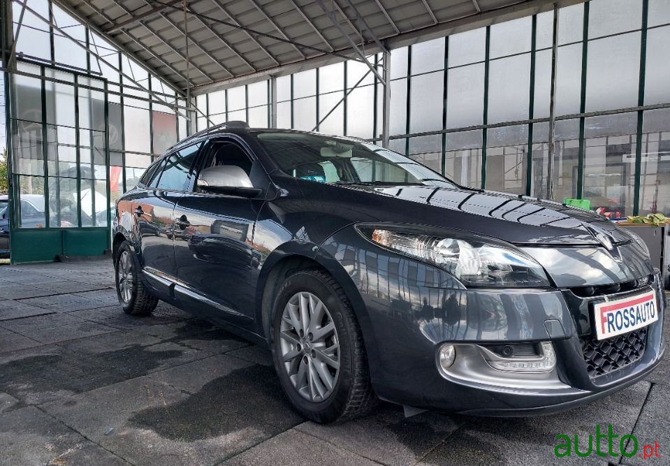 2013' Renault Megane Sport Tourer photo #2