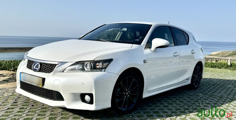 2012' Lexus CT 200h photo #6