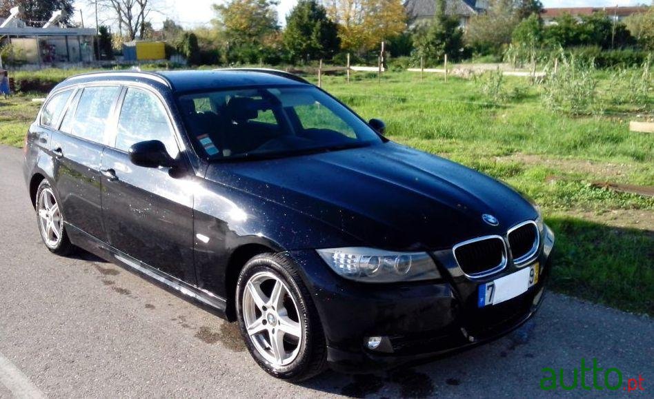 2012' BMW 318 Touring photo #1