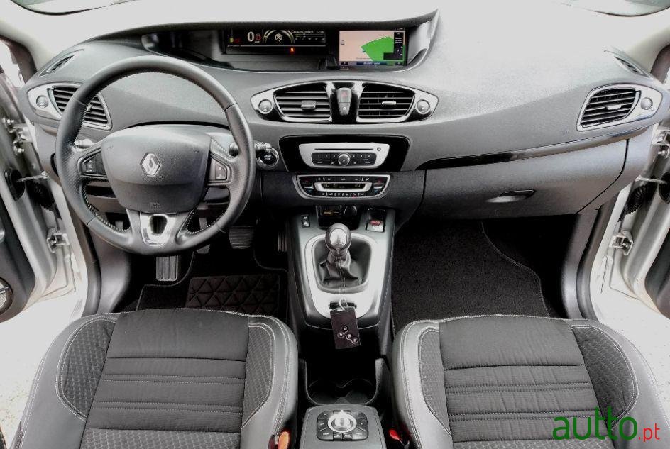 2014' Renault Grand Scenic photo #2