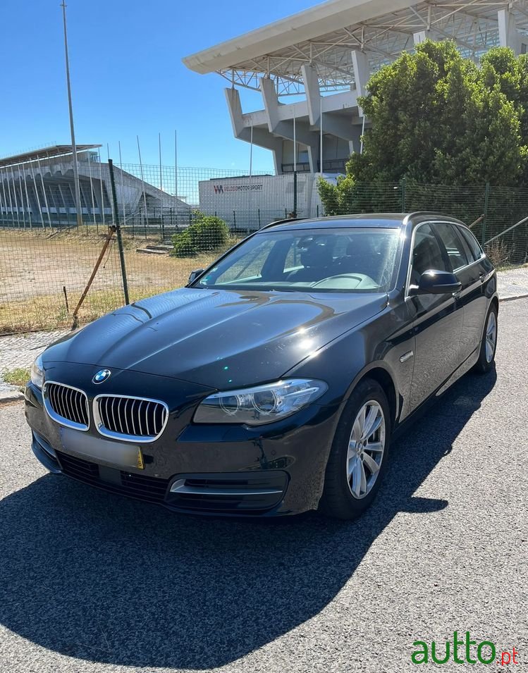 2016' BMW 520 Gran Turismo photo #3