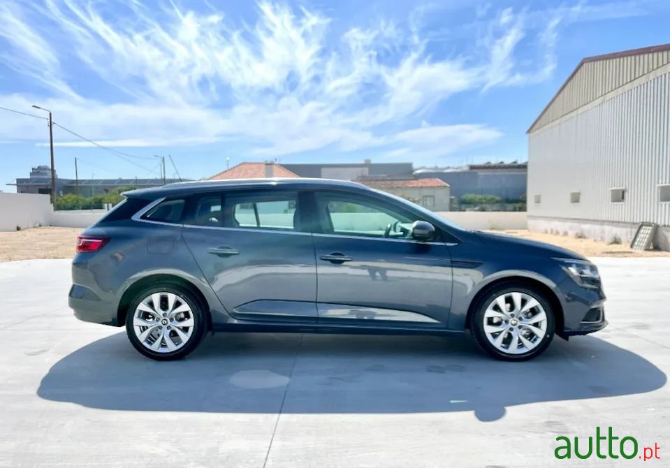 2016' Renault Megane Sport Tourer photo #4