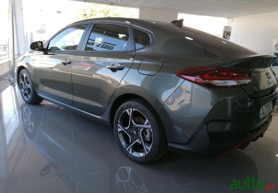 2021' Hyundai i30 Fastback photo #3