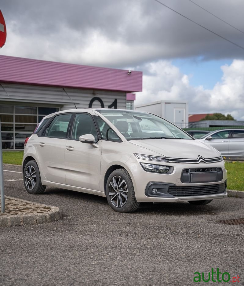 2019' Citroen C4 SpaceTourer photo #2
