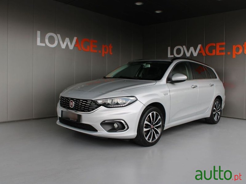 2020' Fiat Tipo Station Wagon photo #1