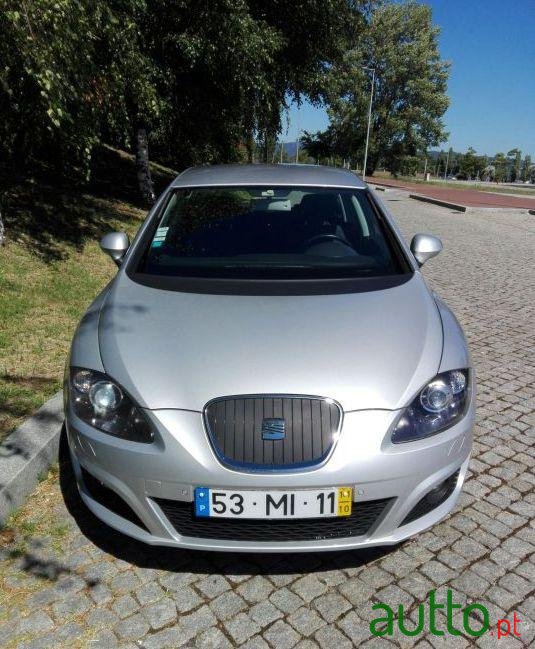 2011' SEAT Leon photo #1