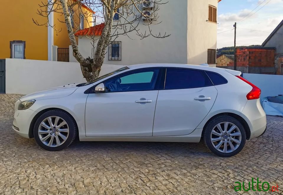 2015' Volvo V40 photo #3