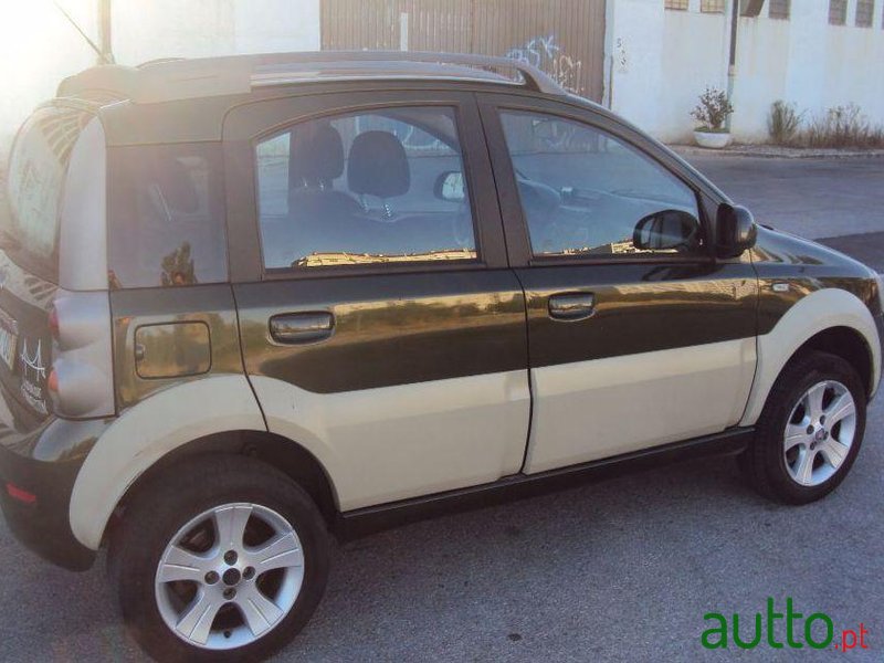 2010' Fiat Panda photo #2