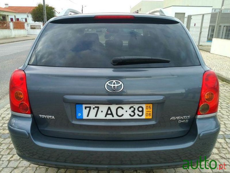 2005' Toyota Avensis Sw photo #3