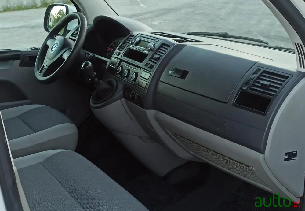 2014' Volkswagen Transporter photo #4